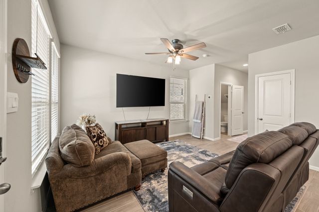 4804 Tradition Street, Haltom City, TX 76117