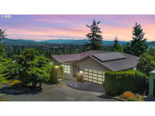 835 WILLACADE Ct, Springfield, OR 97477