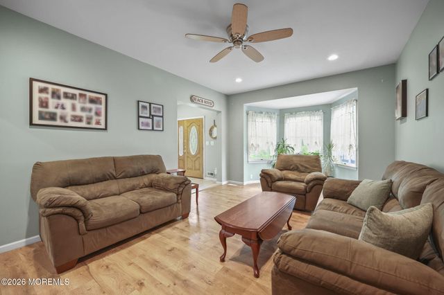 156 Myrtle Avenue, Belford, NJ 07718