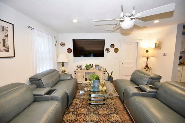 382 Road 5251, Cleveland, TX 77327