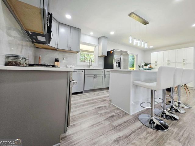 2400 Glenrock Drive, Decatur, GA 30032