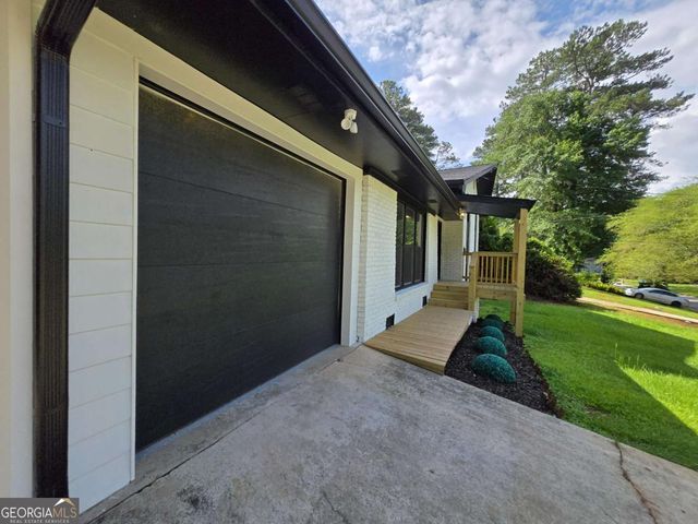 2400 Glenrock Drive, Decatur, GA 30032