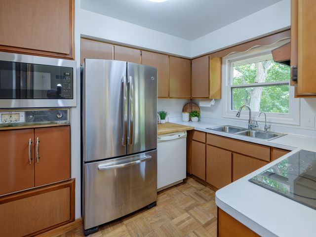 9169 N Riverview Drive, Kalamazoo, MI 49004