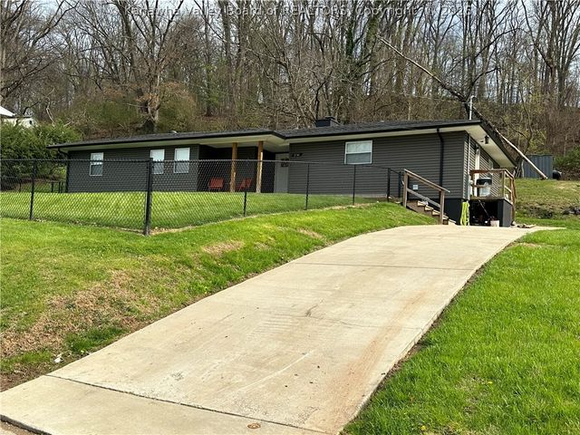 2761 Daniels Avenue, South Charleston, WV 25303