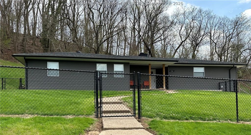 2761 Daniels Avenue, South Charleston, WV 25303