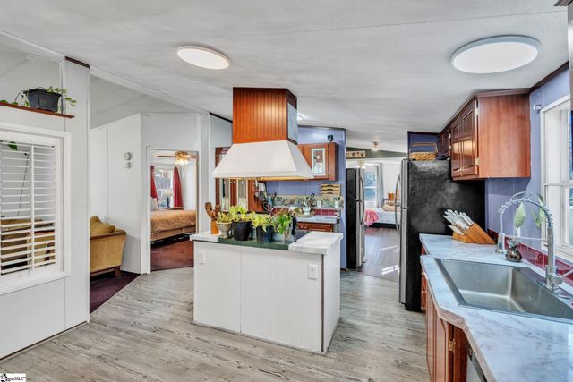 109 Lakeside Drive, Taylors, SC 29687