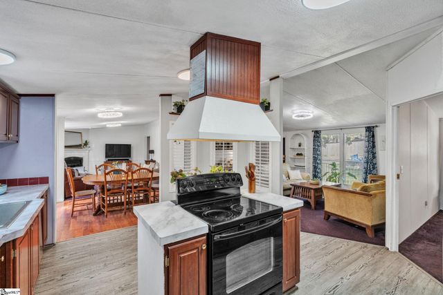 109 Lakeside Drive, Taylors, SC 29687