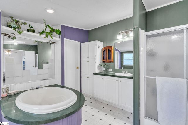 109 Lakeside Drive, Taylors, SC 29687