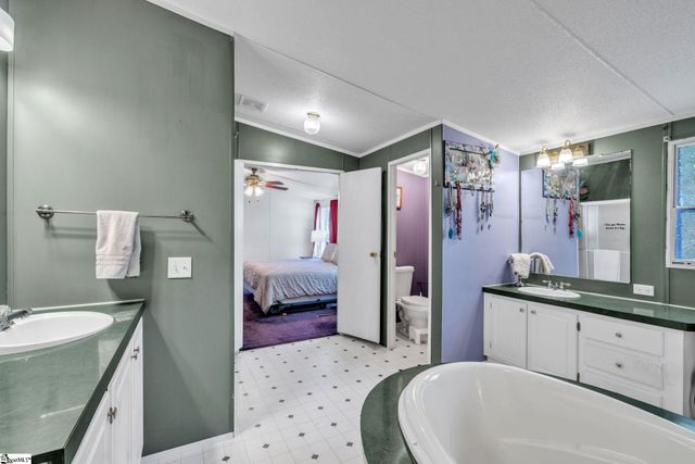 109 Lakeside Drive, Taylors, SC 29687