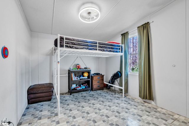 109 Lakeside Drive, Taylors, SC 29687