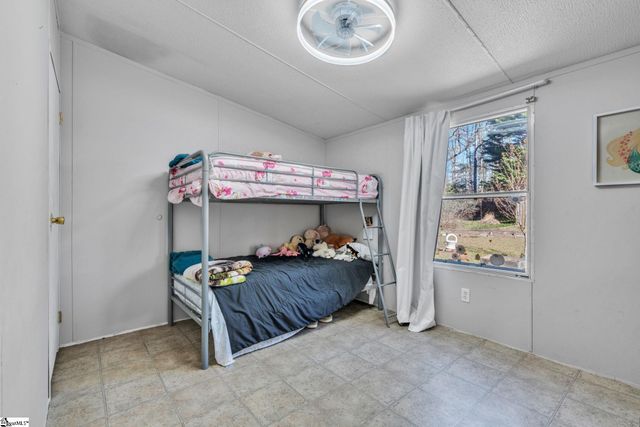 109 Lakeside Drive, Taylors, SC 29687