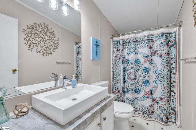 109 Lakeside Drive, Taylors, SC 29687