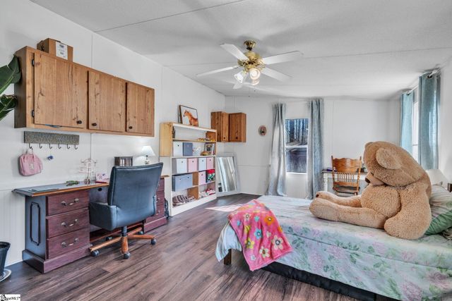 109 Lakeside Drive, Taylors, SC 29687