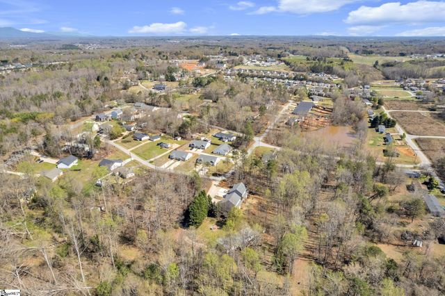 109 Lakeside Drive, Taylors, SC 29687