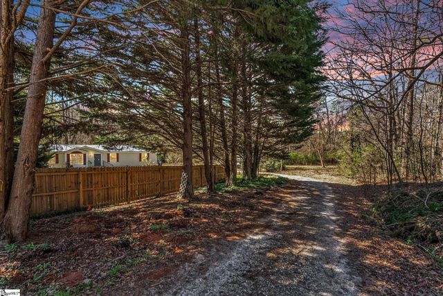 109 Lakeside Drive, Taylors, SC 29687