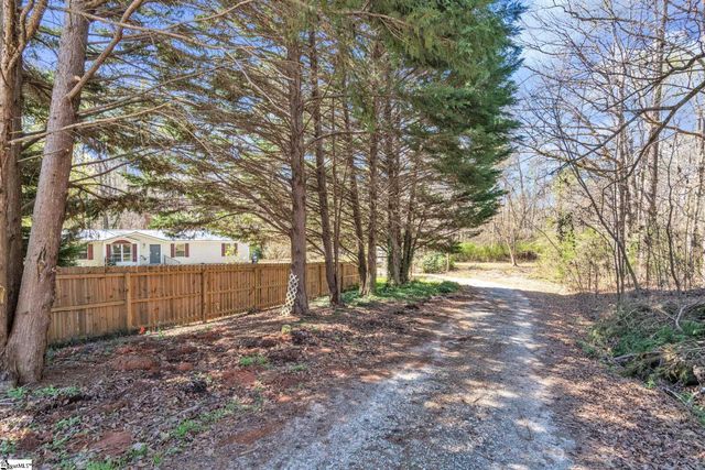 109 Lakeside Drive, Taylors, SC 29687