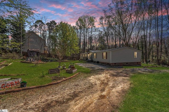 109 Lakeside Drive, Taylors, SC 29687