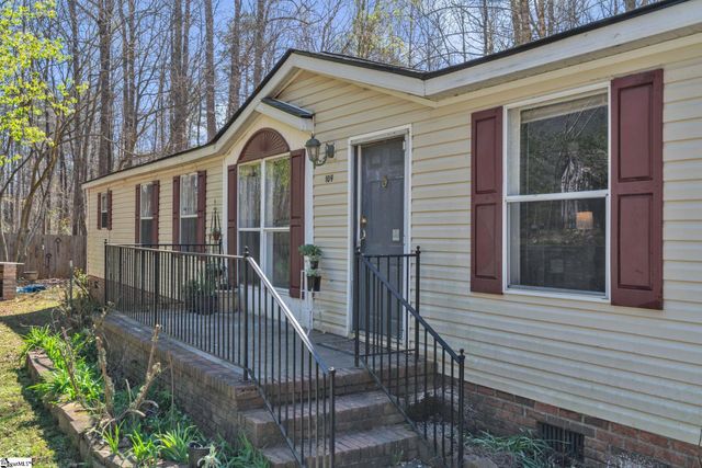 109 Lakeside Drive, Taylors, SC 29687