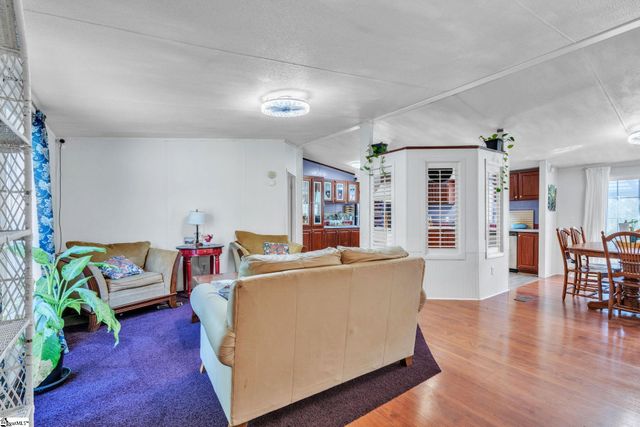 109 Lakeside Drive, Taylors, SC 29687