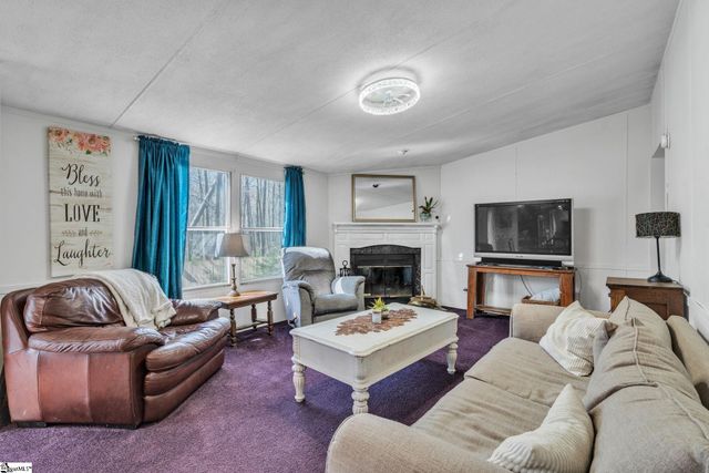 109 Lakeside Drive, Taylors, SC 29687