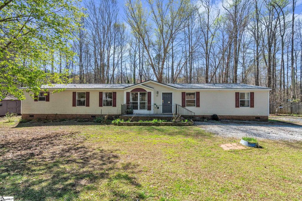 109 Lakeside Drive, Taylors, SC 29687