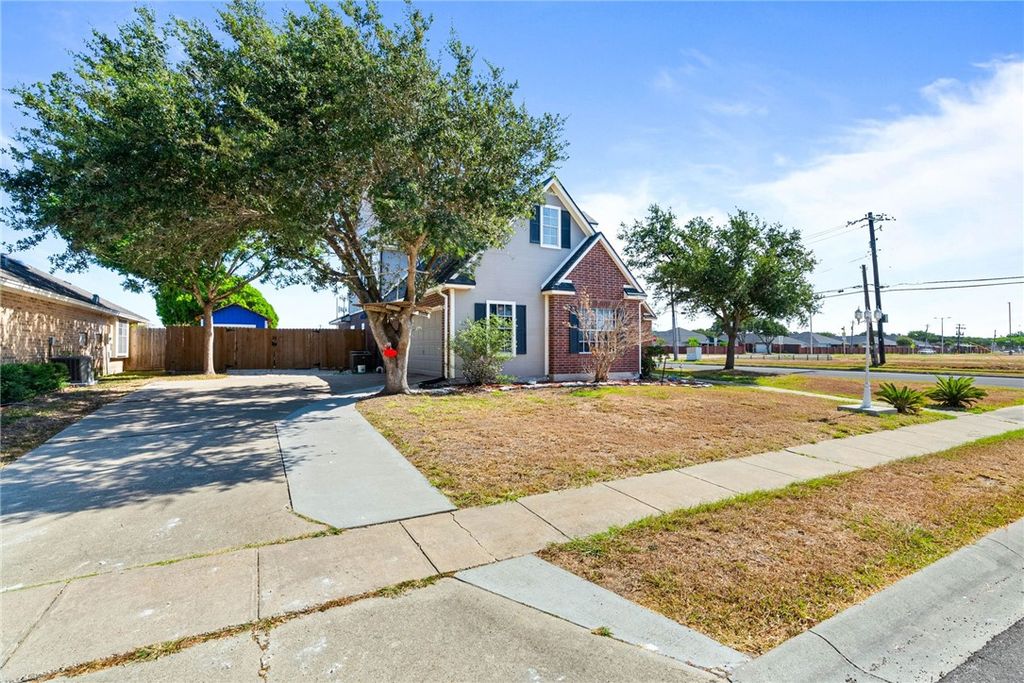 4922 Kerrville Dr, Corpus Christi, TX 78413 — photo 2
