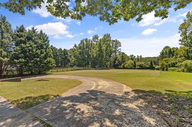 1376 Beringer Drive, Hoschton, GA 30548