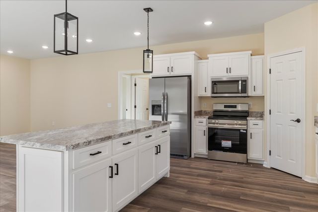 975 Weakley Creek Road, Lawrenceburg, TN 38464