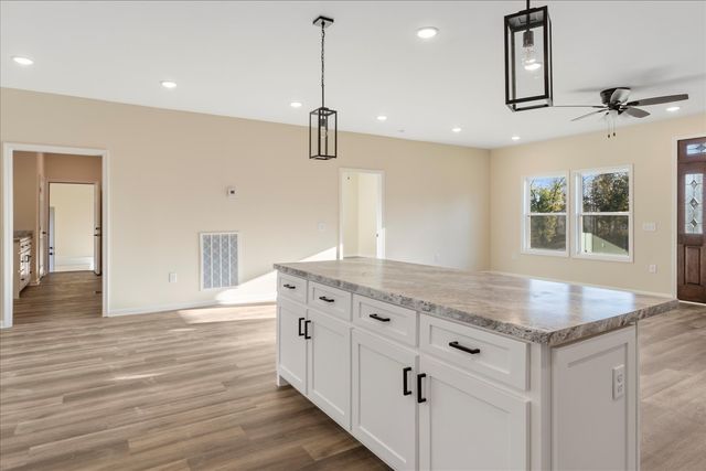 975 Weakley Creek Road, Lawrenceburg, TN 38464