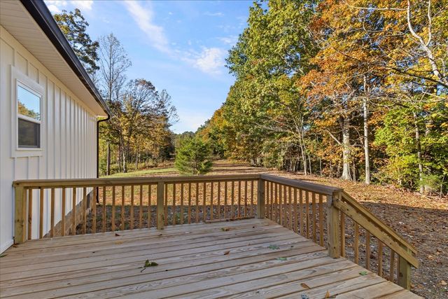 975 Weakley Creek Road, Lawrenceburg, TN 38464