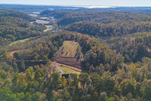 975 Weakley Creek Road, Lawrenceburg, TN 38464