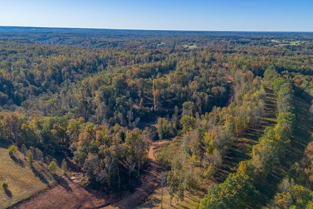 975 Weakley Creek Road, Lawrenceburg, TN 38464