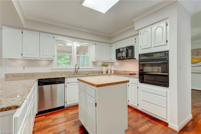 200 Stafford Oak Drive, Jamestown, NC 27282