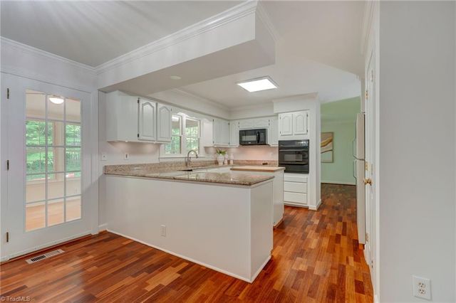 200 Stafford Oak Drive, Jamestown, NC 27282