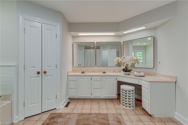200 Stafford Oak Drive, Jamestown, NC 27282