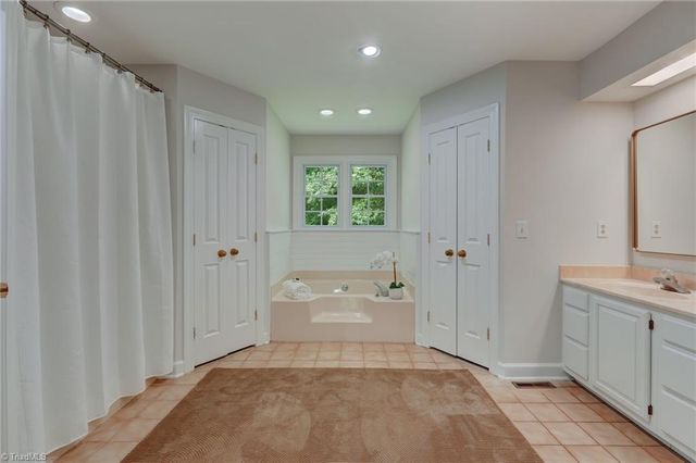 200 Stafford Oak Drive, Jamestown, NC 27282