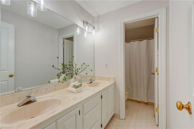 200 Stafford Oak Drive, Jamestown, NC 27282