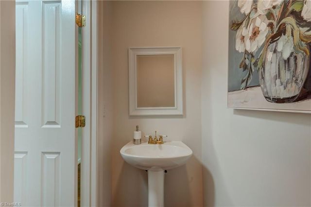 200 Stafford Oak Drive, Jamestown, NC 27282