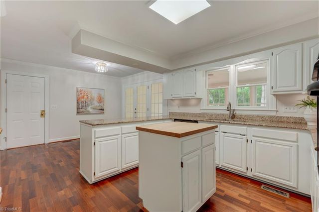 200 Stafford Oak Drive, Jamestown, NC 27282