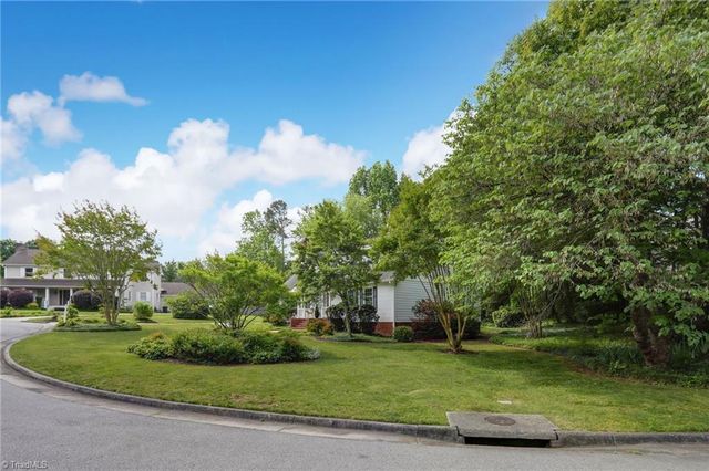 200 Stafford Oak Drive, Jamestown, NC 27282