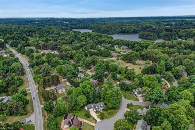 200 Stafford Oak Drive, Jamestown, NC 27282
