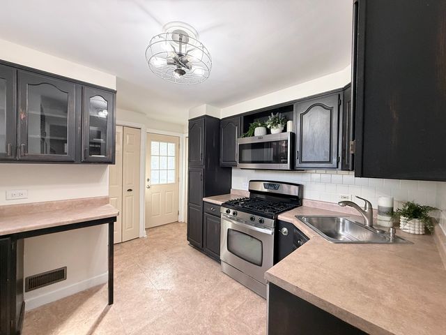 3333 S 58th Court, Cicero, IL 60804