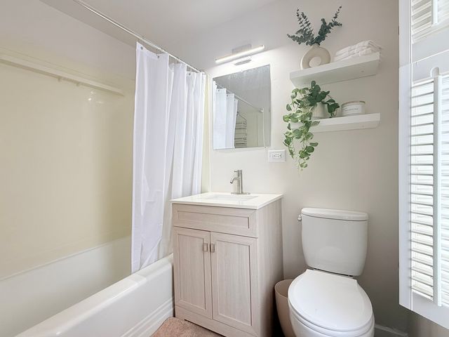 3333 S 58th Court, Cicero, IL 60804