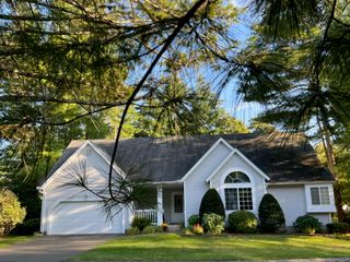 28 Edgewood Court 28, Simsbury, CT 06070