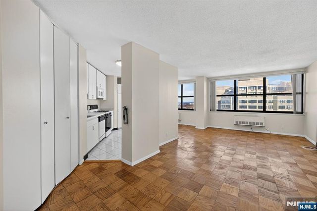 7002 JFK Blvd E 42B, Guttenberg, NJ 07093