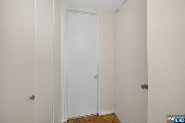 7002 JFK Blvd E 42B, Guttenberg, NJ 07093