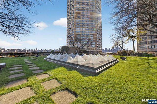 7002 JFK Blvd E 42B, Guttenberg, NJ 07093