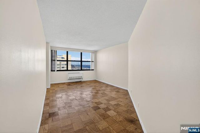 7002 JFK Blvd E 42B, Guttenberg, NJ 07093