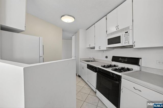 7002 JFK Blvd E 42B, Guttenberg, NJ 07093