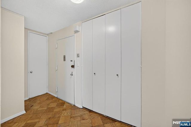 7002 JFK Blvd E 42B, Guttenberg, NJ 07093